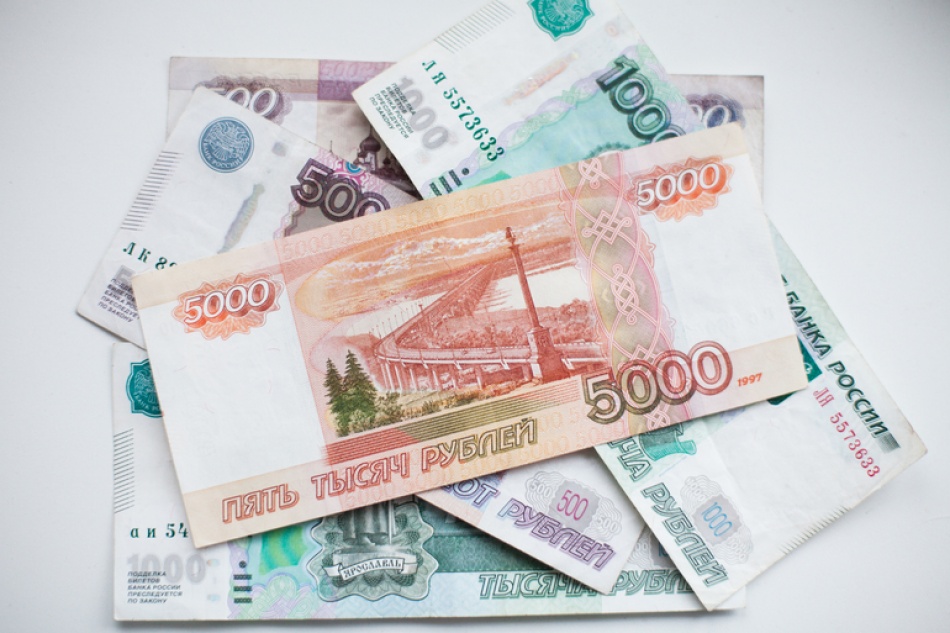 В Петербурге мужчина с ножом вынудил продавца отдать деньги из кассы табачного магазина